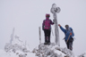 吹雪の赤岳山頂