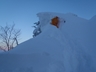 雪洞入口に掛けたツェルト